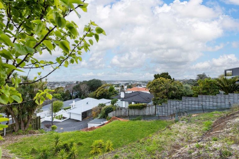 Photo of property in 8 Barton Street, Strandon, New Plymouth, 4312