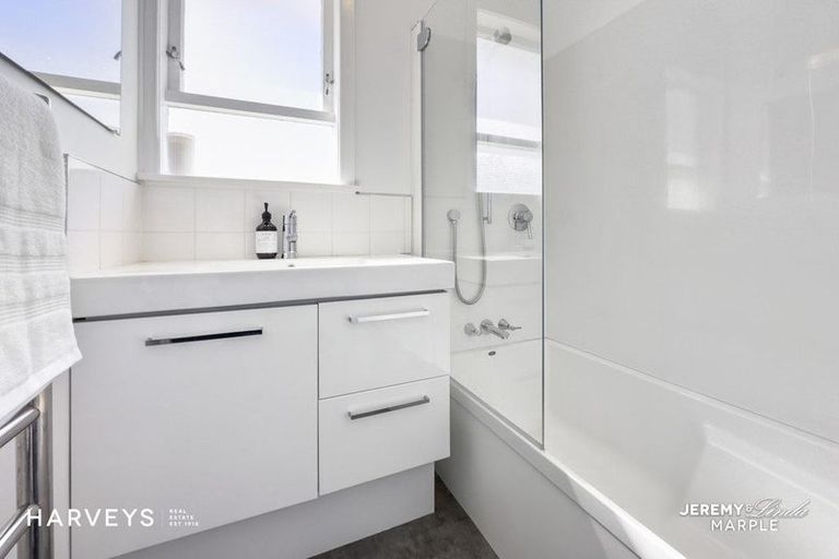 Photo of property in 3 Tauhara Street, Green Bay, Auckland, 0604