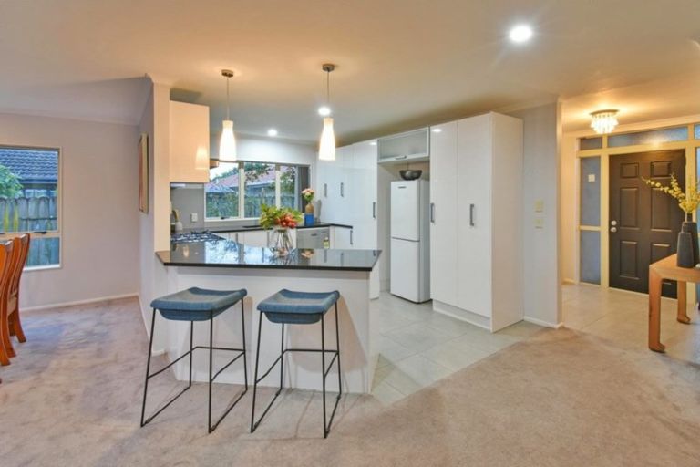 Photo of property in 14 Brosna Place, East Tamaki, Auckland, 2016