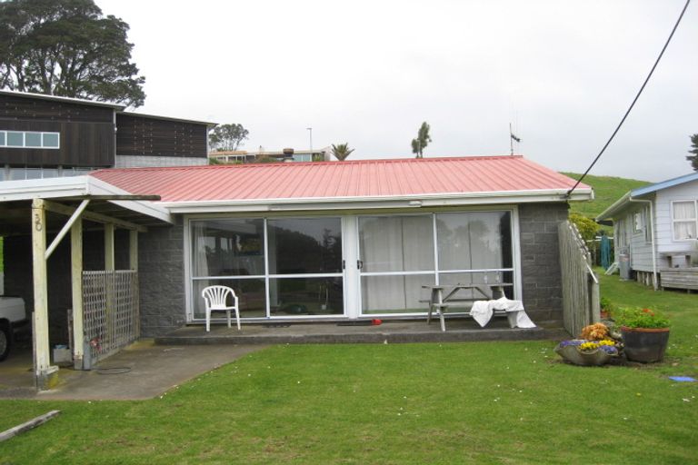 Photo of property in 30 Tasman Parade, Oakura, 4314
