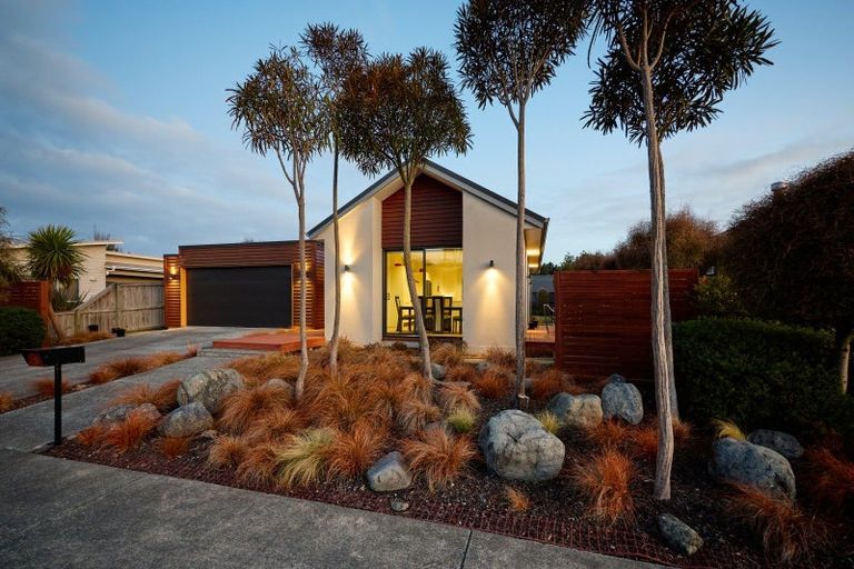 Photo of property in 5 Mcrae Gardens, Kaikoura Flat, Kaikoura, 7371