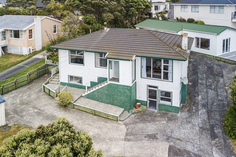Photo of property in 45 Hiwi Crescent, Titahi Bay, Porirua, 5022