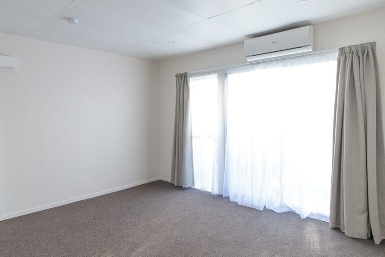 Photo of property in 3/98 Birkdale Road, Birkdale, Auckland, 0626