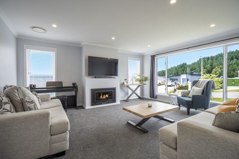 Photo of property in 16 Schooner Drive, Whitby, Porirua, 5024