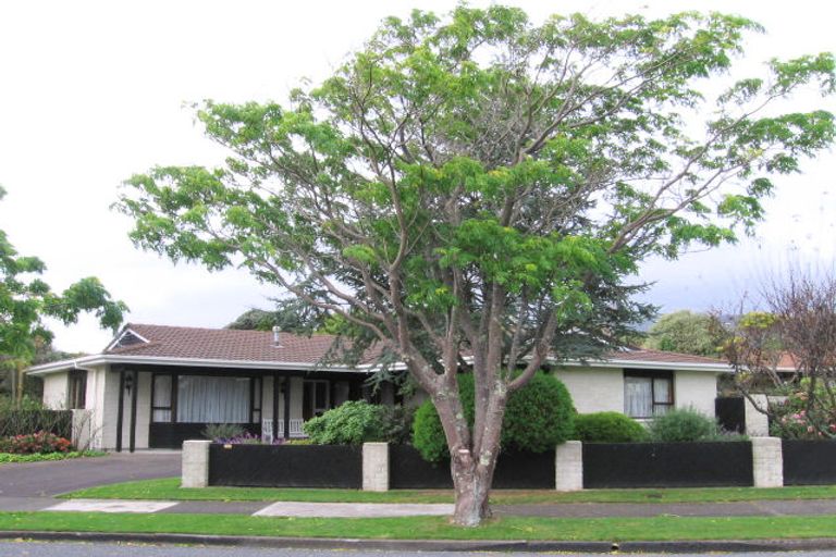 Photo of property in 5 Rosebank Grove, Waikanae, 5036