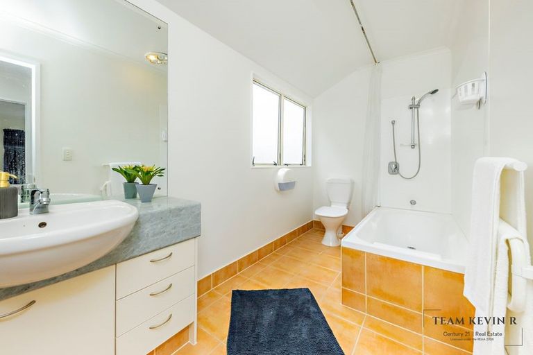 Photo of property in 47b Redoubt Road, Goodwood Heights, Auckland, 2105