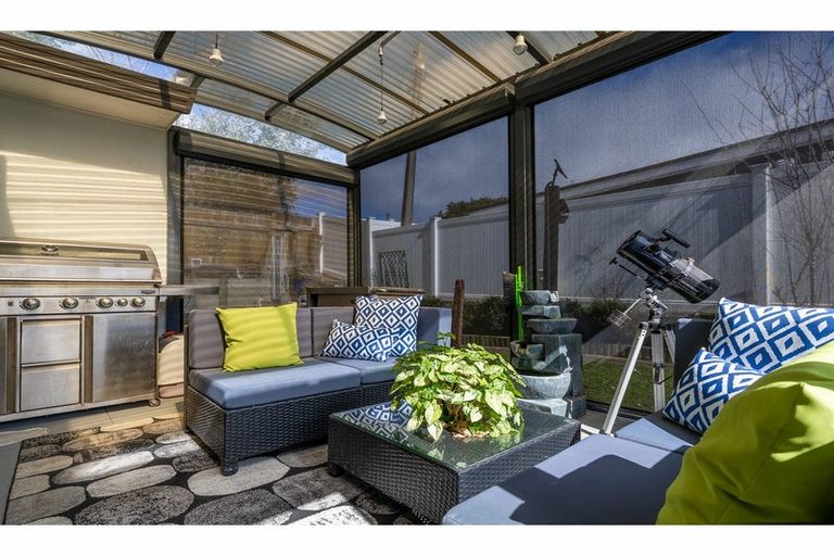 Photo of property in 48 Zefiro Drive, Massey, Auckland, 0614