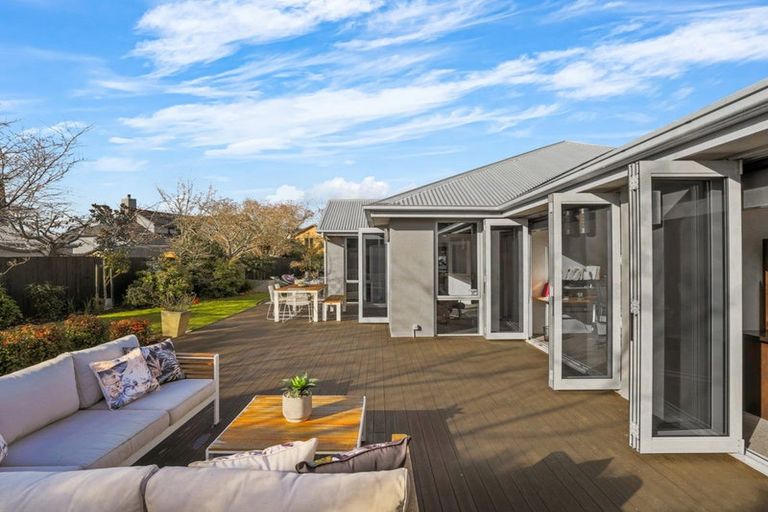 Photo of property in 76 Willowview Drive, Redwood, Christchurch, 8051