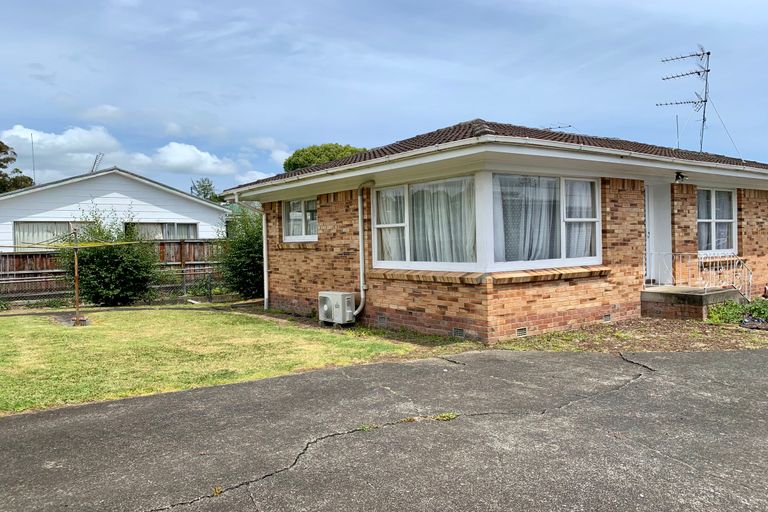 Photo of property in 2/4 Lingfield Street, Glenfield, Auckland, 0629