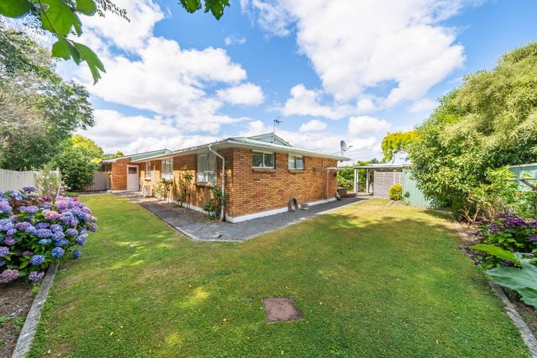 Photo of property in 2/22 Burns Grove, Trentham, Upper Hutt, 5018