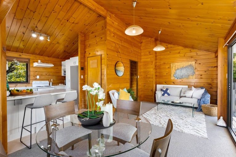 Photo of property in 58b William Bayes Place, Red Beach, 0932