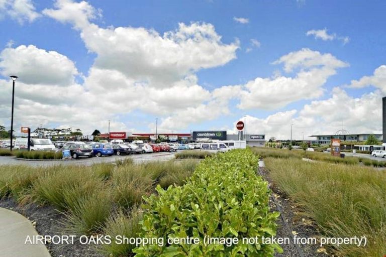 Photo of property in 49 Convair Crescent, Mangere, Auckland, 2022