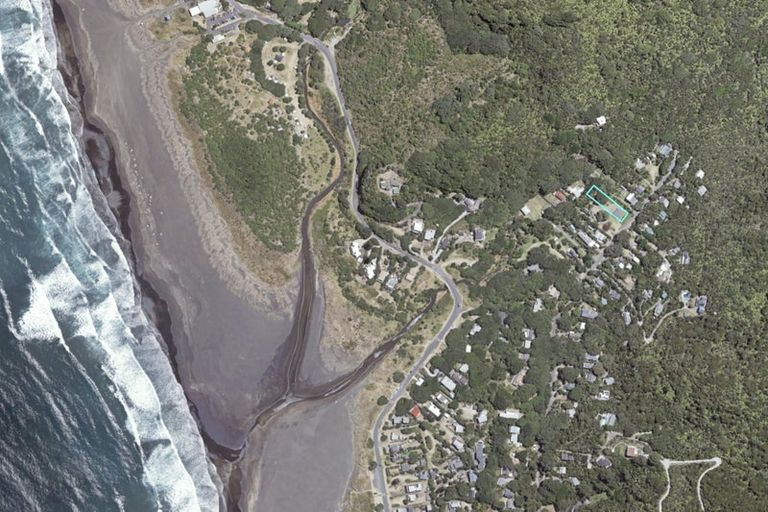 Photo of property in 118 Garden Road, Piha, New Lynn, 0772