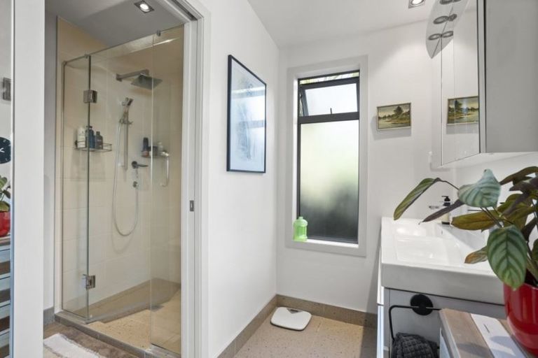 Photo of property in 28 Rothesay Bay Road, Rothesay Bay, Auckland, 0630