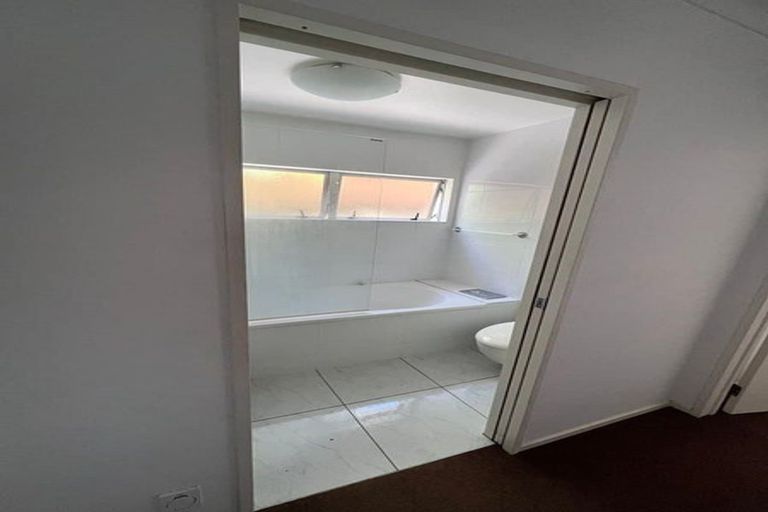 Photo of property in 19a Sunnyside Road, Sunnyvale, Auckland, 0612