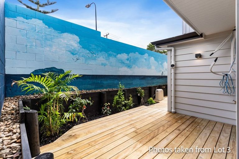 Photo of property in 1e Stottholm Road, Titirangi, Auckland, 0604