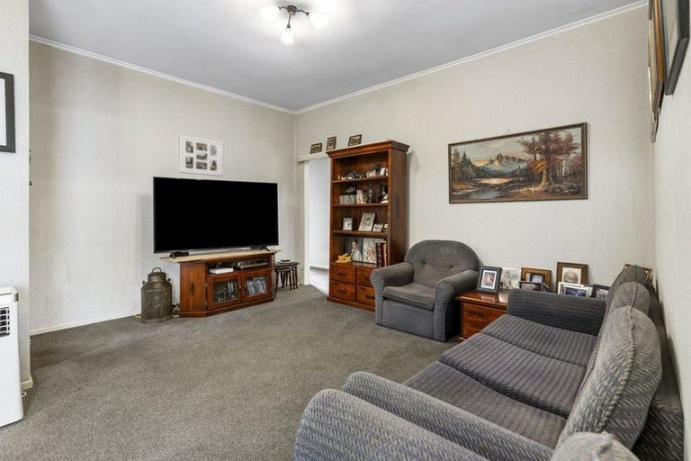 Photo of property in 93 Lynwood Road, New Lynn, Auckland, 0600
