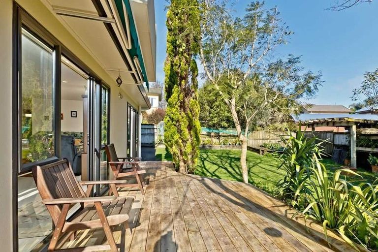 Photo of property in 16 Fearnley Grove, Albany, Auckland, 0632