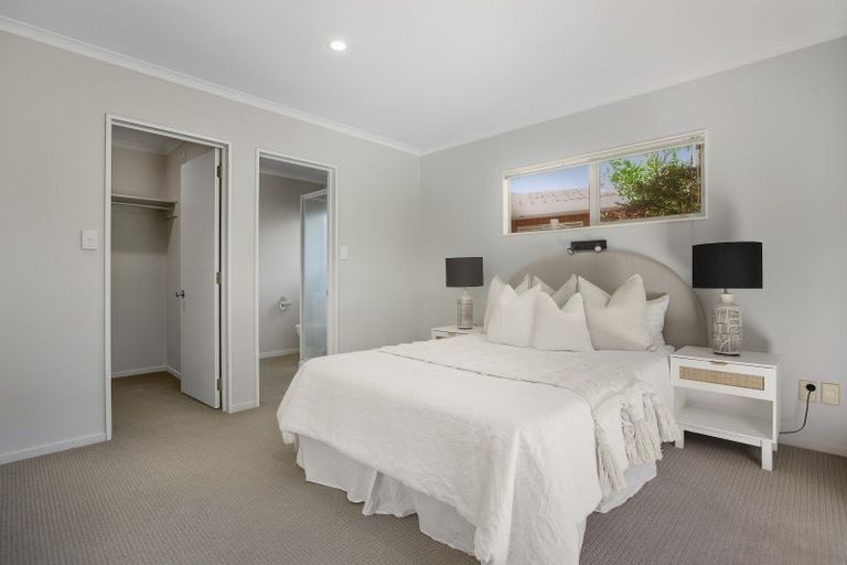 Photo of property in 5 Kawaroa Close, New Plymouth, 4310