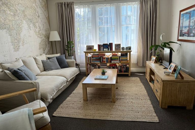 Photo of property in 1/1 Brooklyn Road, Mount Cook, Wellington, 6011