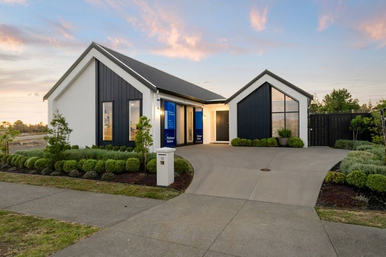 Photo of property in 10 Te Rata Boulevard, Karaka, 2124