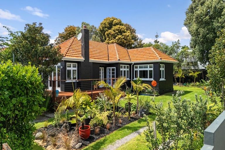 Photo of property in 63 Whiteley Street, Moturoa, New Plymouth, 4310