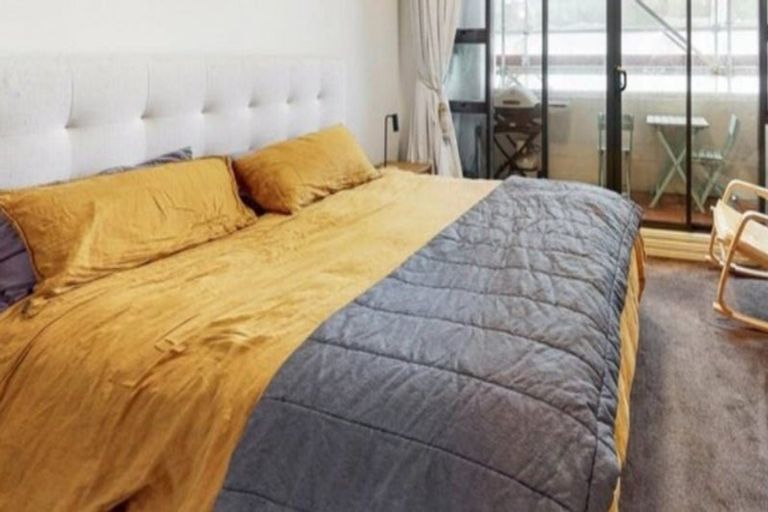 Photo of property in Endeavour Apartments, 10/125 Thorndon Quay, Pipitea, Wellington, 6011