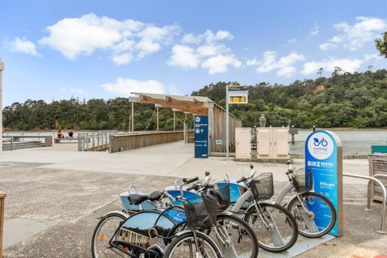 Photo of property in 6 Tai Crescent, Hobsonville, Auckland, 0616