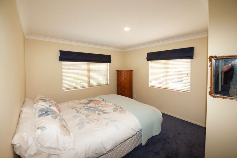 Photo of property in 19 Chippenham Grove, Churton Park, Wellington, 6037