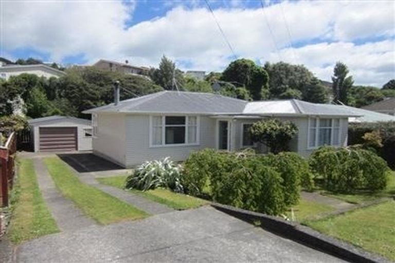 Photo of property in 50 Redwood Avenue, Tawa, Wellington, 5028