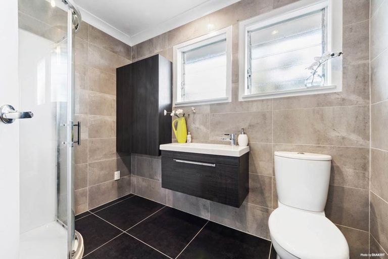 Photo of property in 16 Kohekohe Street, New Lynn, Auckland, 0600