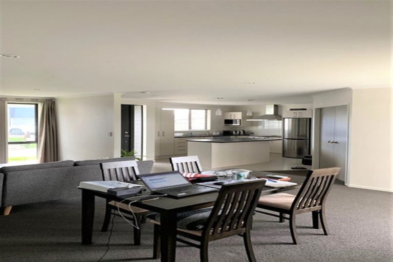 Photo of property in 13 Derwent Place, Flagstaff, Hamilton, 3210