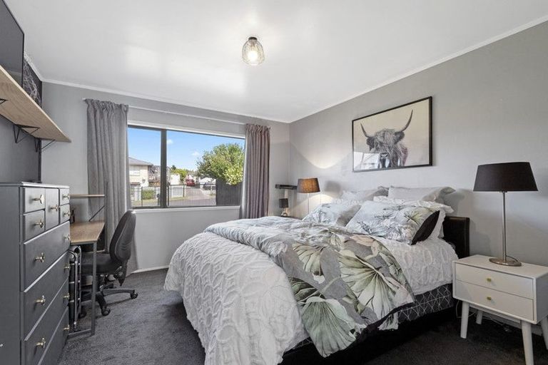 Photo of property in 3 Iris Place, Clendon Park, Auckland, 2103
