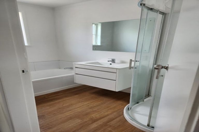 Photo of property in 8 Nutsey Avenue, Northcote, Auckland, 0627