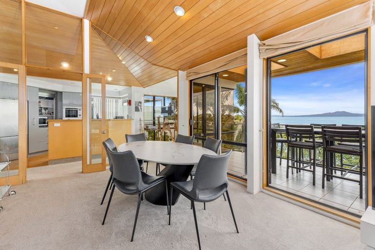Photo of property in 1/19 Churchill Road, Murrays Bay, Auckland, 0630