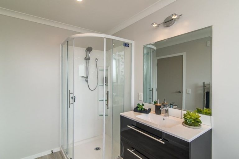 Photo of property in 1 Seagrass Place, Otaki Beach, Otaki, 5512