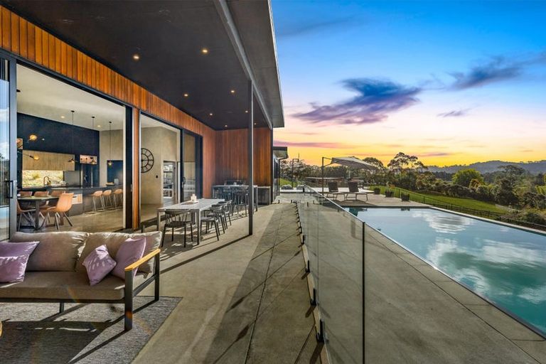 Photo of property in 33 Fernielea Drive, Riverhead, 0793