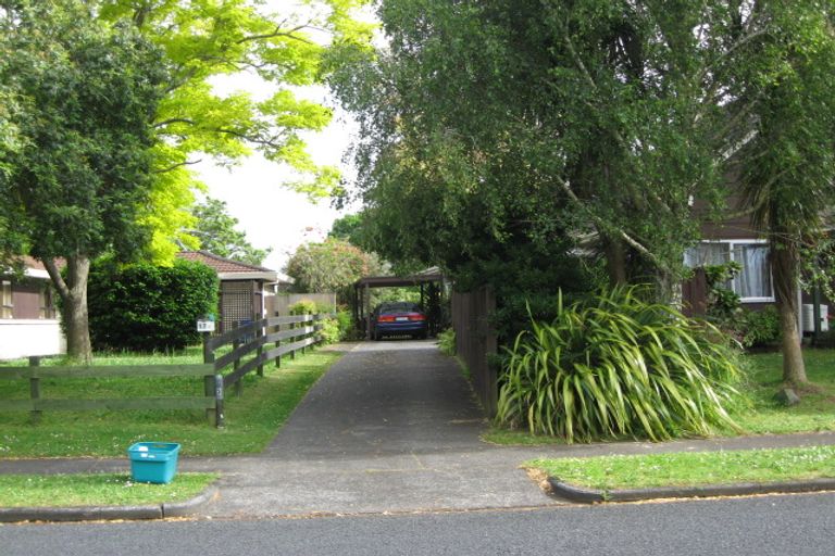 Photo of property in 2/17 Walter Strevens Drive, Conifer Grove, Takanini, 2112