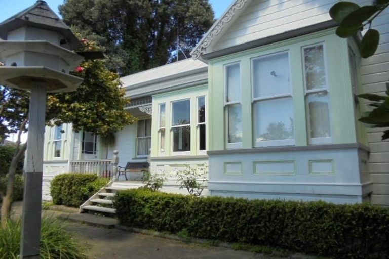 Photo of property in 17 Cameron Road, Bluff Hill, Napier, 4110