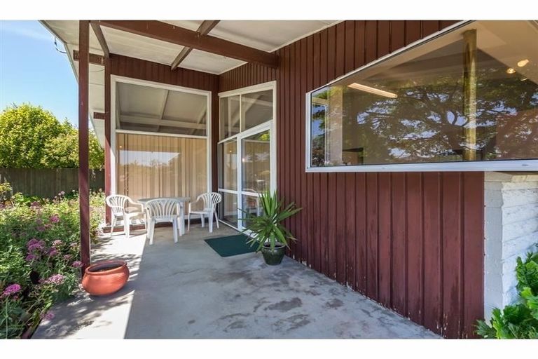 Photo of property in 25 Rosedale Place, Avonhead, Christchurch, 8042