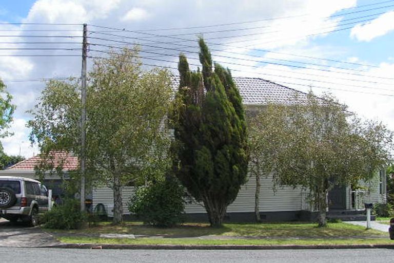 Photo of property in 1/1a Bayview Road, Hauraki, Auckland, 0622