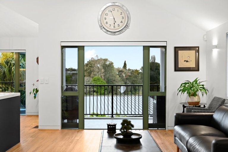 Photo of property in 2 Minchin Crescent, St Andrews, Hamilton, 3200