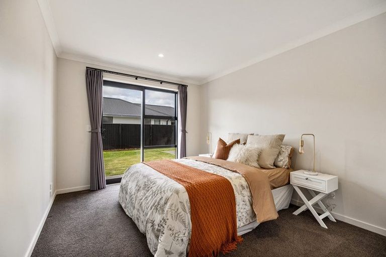 Photo of property in 16 Dollar Place, Prebbleton, 7604