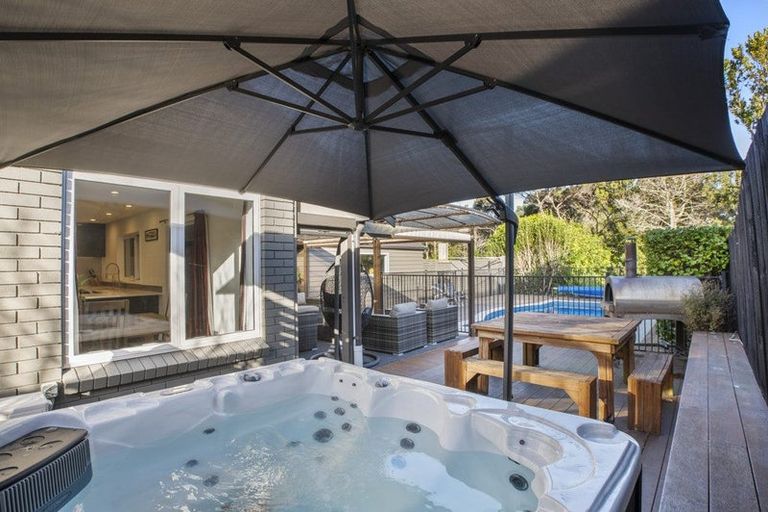 Photo of property in 29 Ravenstone Place, Chatswood, Auckland, 0626