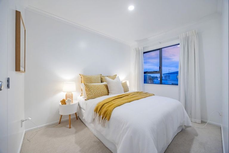 Photo of property in 1/4 Charlenne Close, Ranui, Auckland, 0612