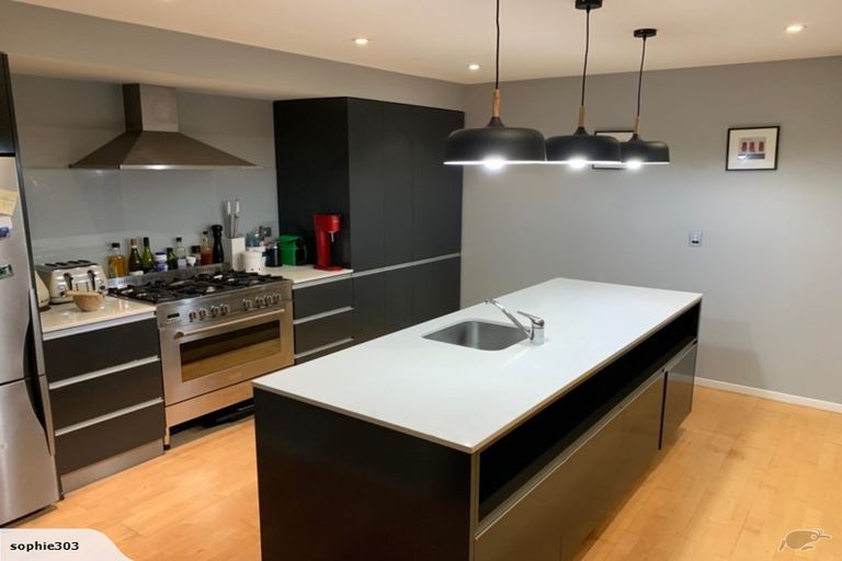 Photo of property in 128 Holly Road, St Albans, Christchurch, 8014