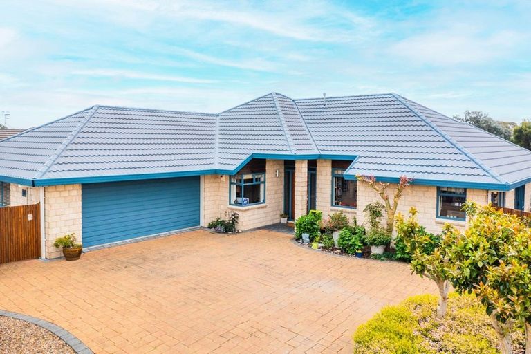 Photo of property in 54 Realm Drive, Paraparaumu, 5032
