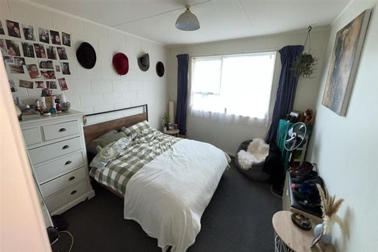Photo of property in 31 Cumberland Street, Merrilands, New Plymouth, 4312