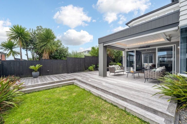 Photo of property in 62 Armstrong Farm Drive, East Tamaki Heights, Auckland, 2016