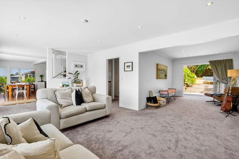 Photo of property in 8a Tipau Street, Torbay, Auckland, 0630